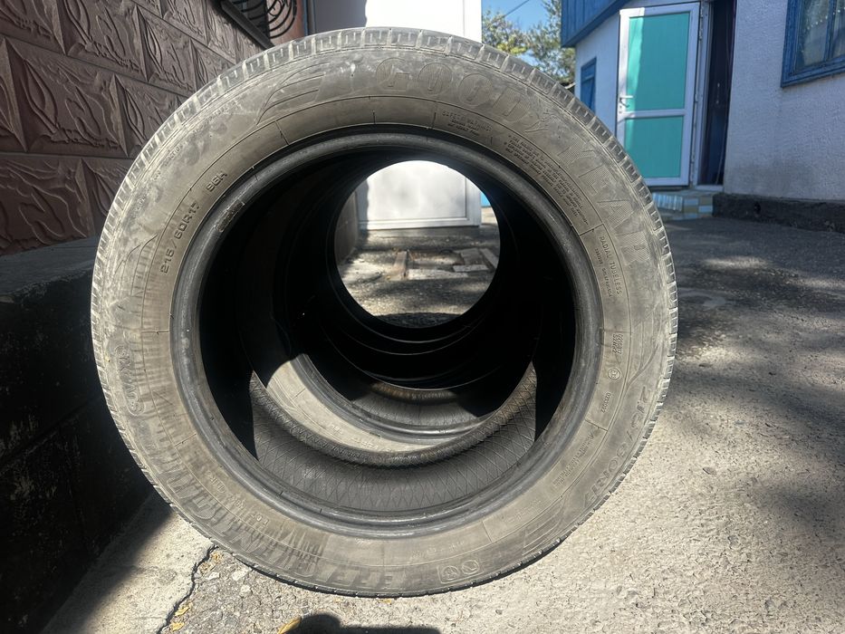 Продам б/у шины лето 215/60 R17