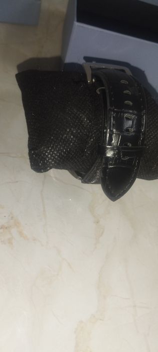 Qol soati srochniy sotiladi