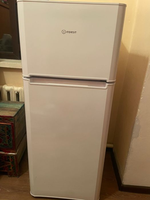 Холодильник indesit