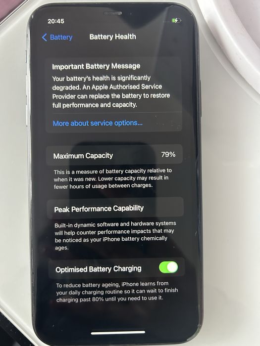 Iphone 11 , 128 GB + 2 протектора ,3 калъфа и слушалки