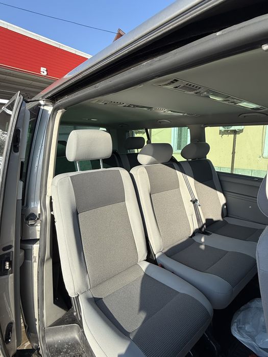 Volkswagen Caravelle 2.0 TDI – 102 CP – 2011 – 8+1 locuri – RO 2015