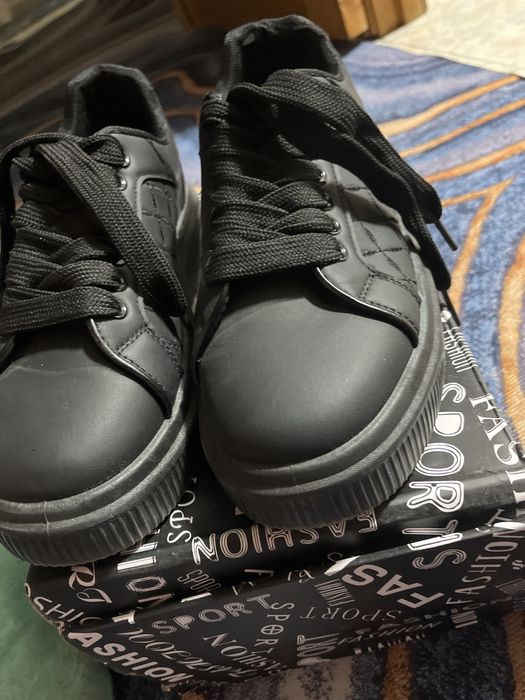 Продам мужские кросовки новйй размер не подашел