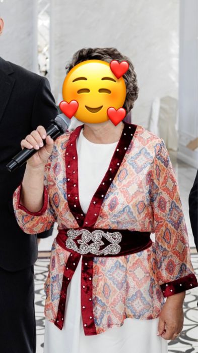 Продается платье с накидкой