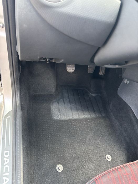 Curăț interior auto și tapițerii
