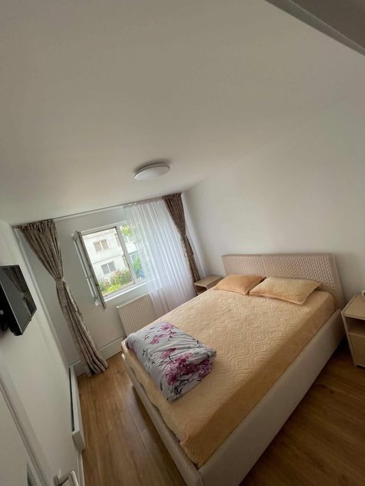 Ofer spre inchiriere apartament 3 camere, Valenii de Munte ! Pentru mai multe detalii privat.
