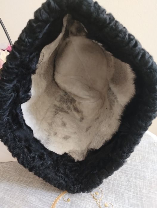 Căciulă astrahan neagră -Nou