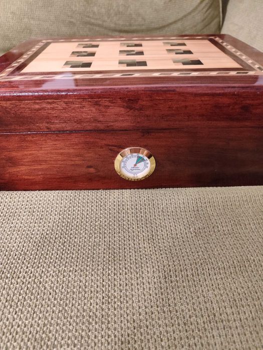 Хумидор за пури кутия