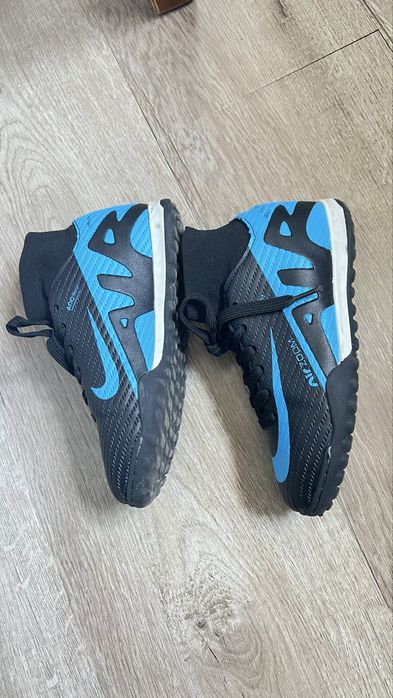 Ботинки для футбола 31 рр и 33 рр