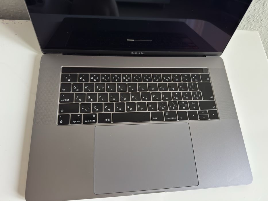 MacBook Pro 15” 2019 – i7 6-core, 16GB RAM, 256GB SSD