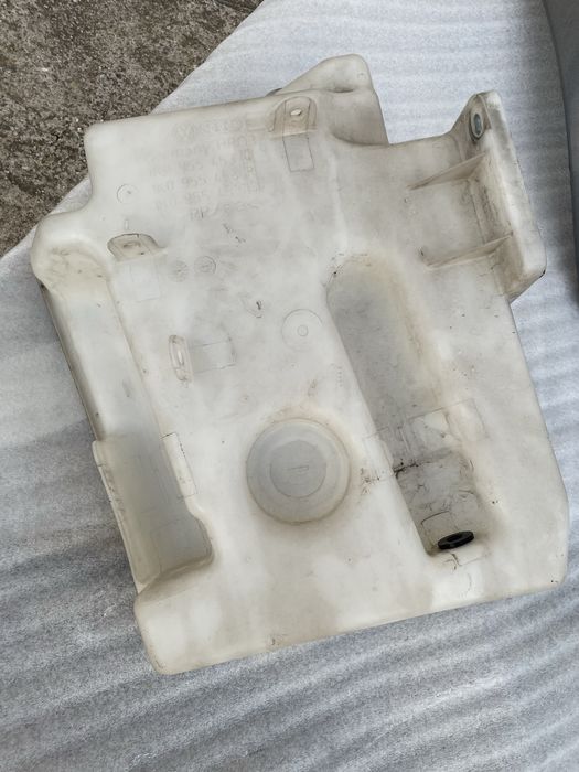 VW Golf 6 Казанче за течност