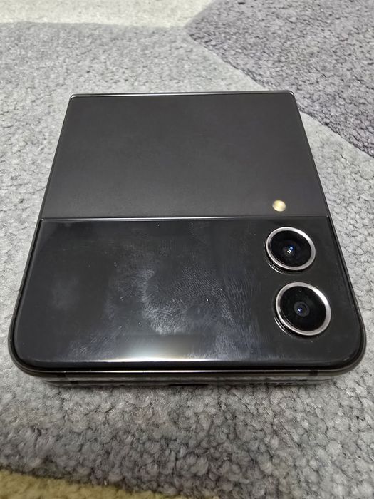 Samsung Z Flip4 - display defect