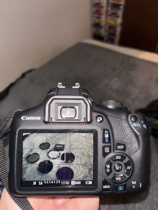 Vand Aparat Foto DSLR Canon Eos2000d