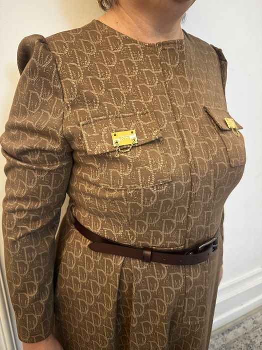 Жаңа көйлек, этикеткасымен