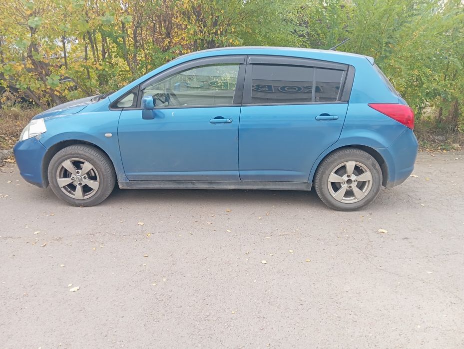 Продам автомобиль Ниссан Тиида