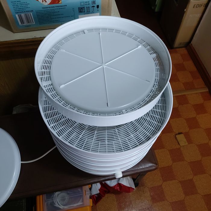 Электросушитель для овощей и фруктов.