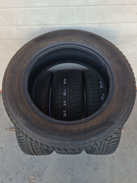 Зимни гуми 4 броя HANKOOK WinterIcept Evo2 205 60 R16 дот 3019