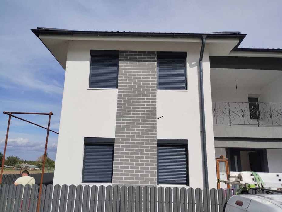 Rulouri exterioare - ROSU