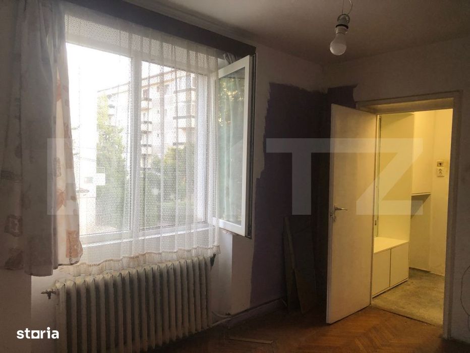 Apartament de vanzare, 50 mp, cu balcon , zona Solidaritatii