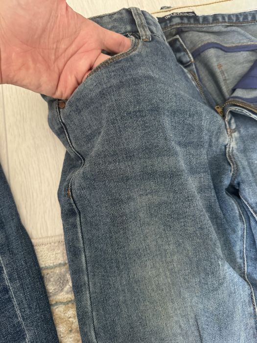 Продам 2 джинсы и футболку