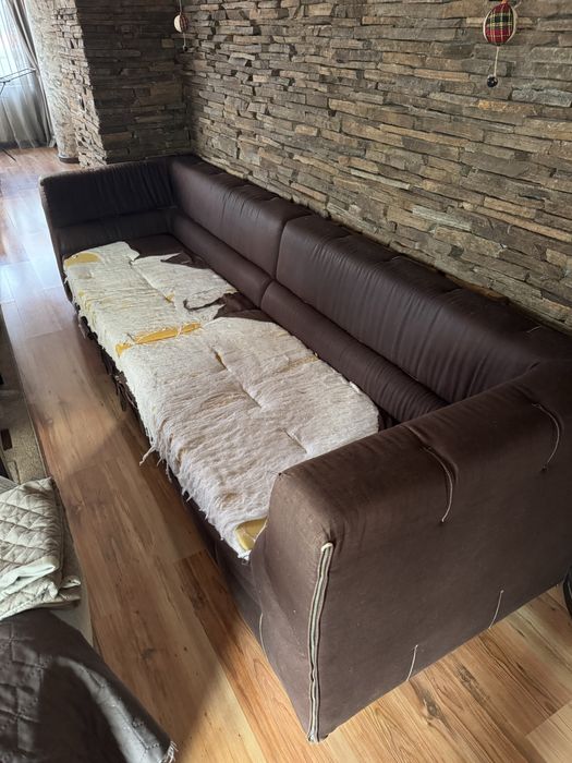 Подарява се диван при взимане от място