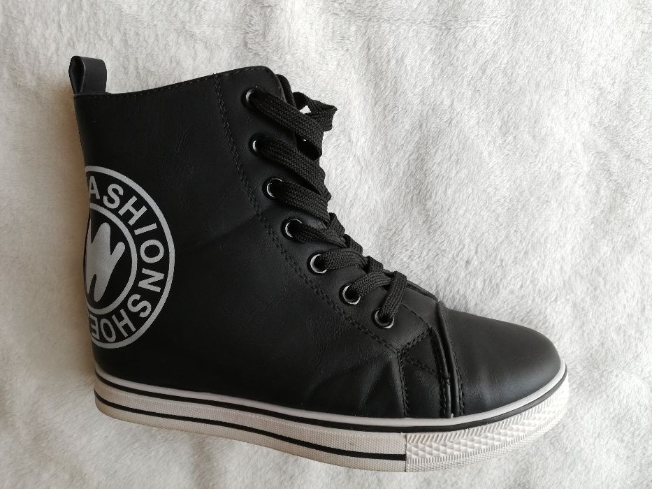 2 чифта кецове и обувки