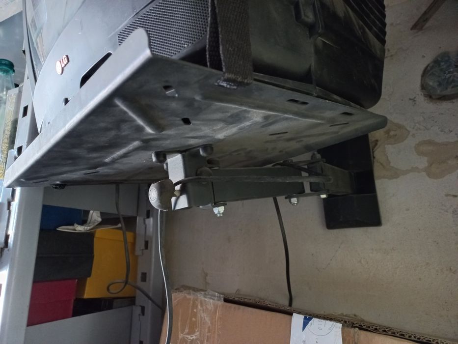 Продаётся телевизор с подставкой