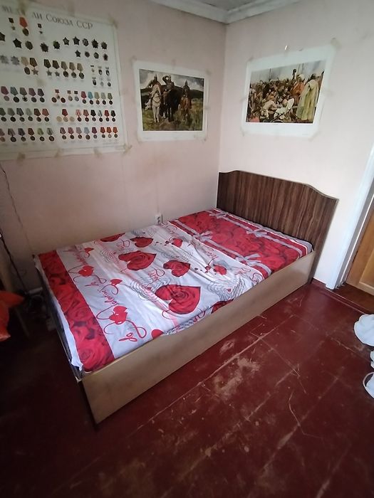 Кровать полуторная