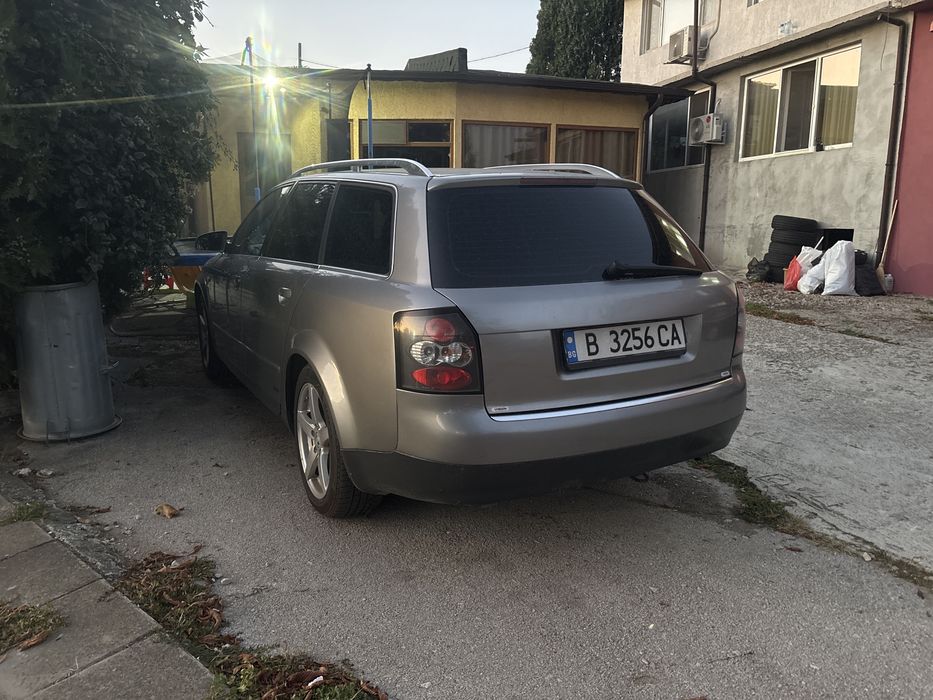 Audi A4 B6 2004 ,2.5 tdi V6 176 коня  обслужена със нови гуми