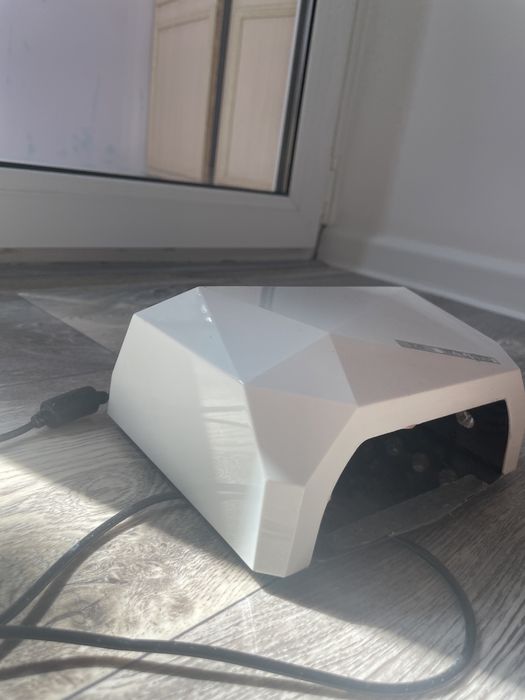 Лампа для ногтей