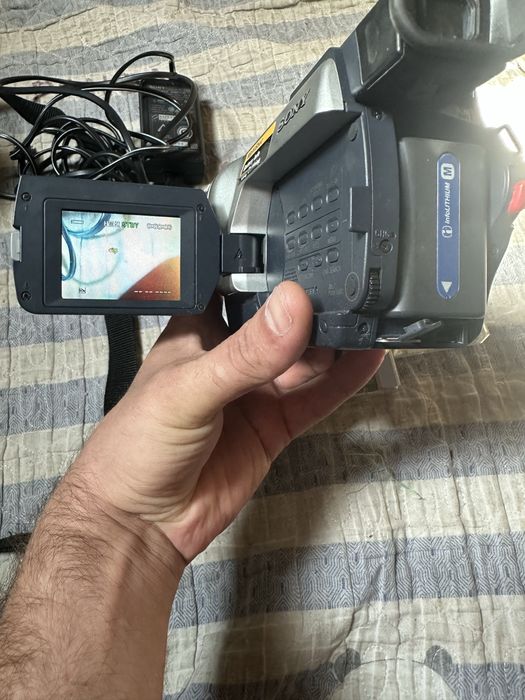 Продам  видеокамера Sony Handycam