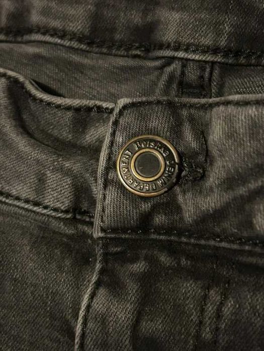 Blugi negri Bershka mărimea 44–46 (fit M–L)