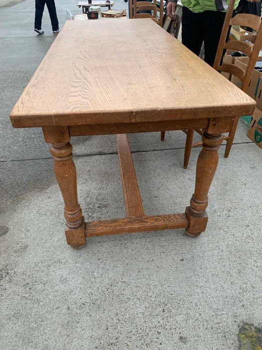 Masa din lemn masiv cu sase scaune