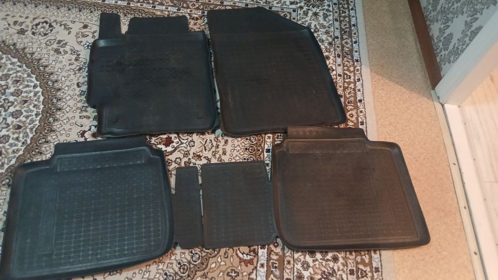 Резиновый полик на камри 40,45
