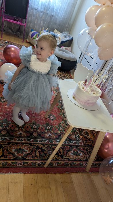 Праздничное платье со шлейфом для девочки