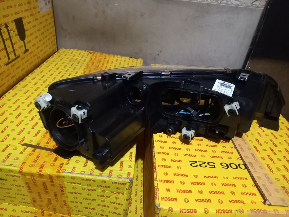 Фары на Мазда 6 новые Bosch