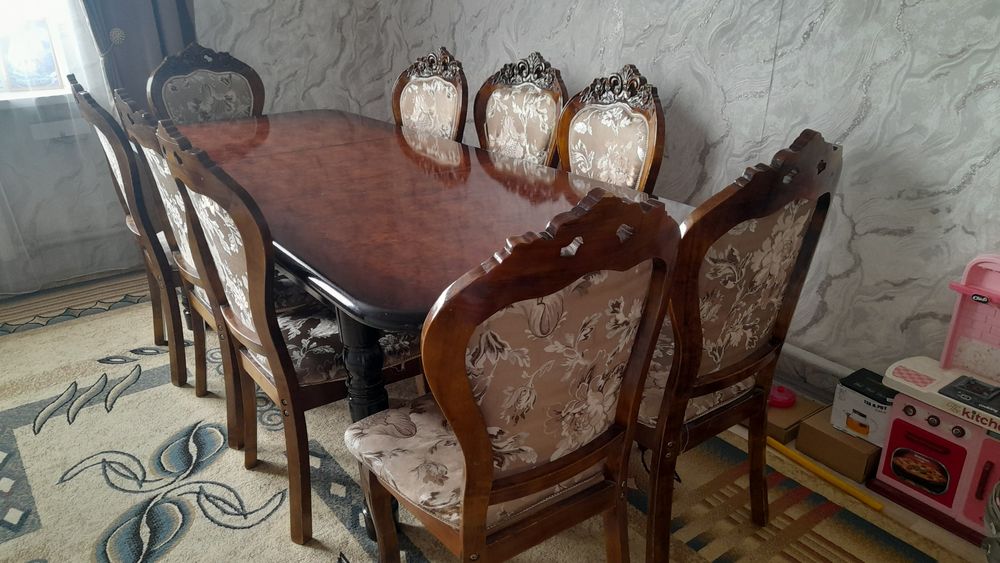 Стол со стульями дерево