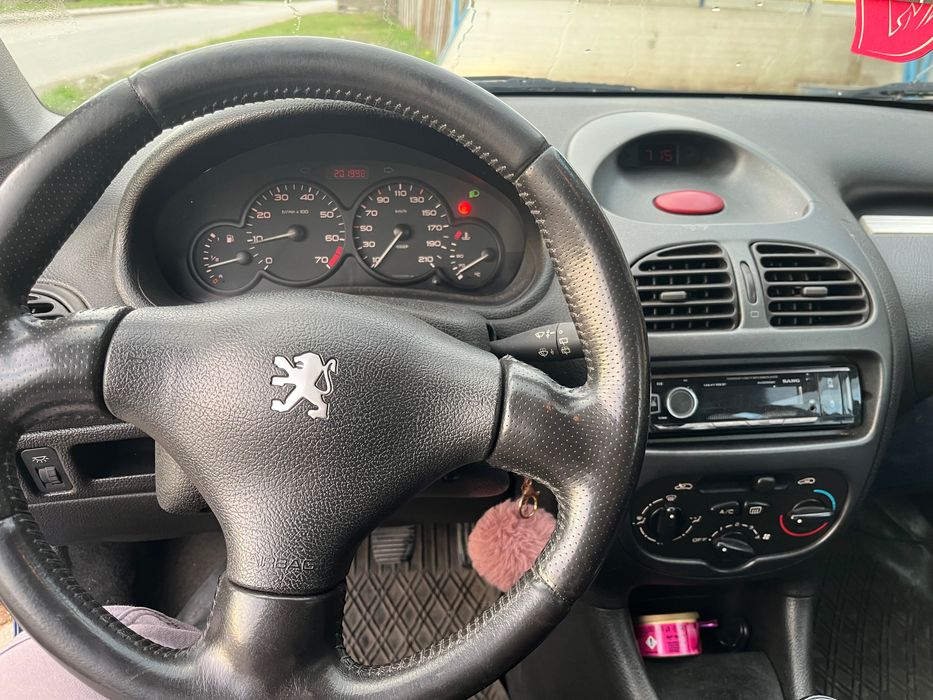 Peugeot  206 1.4 75 коня