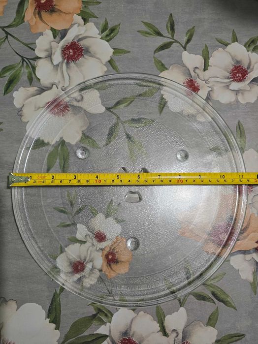 Продавам или заменям стъклена чиния за микровълнова фурна.