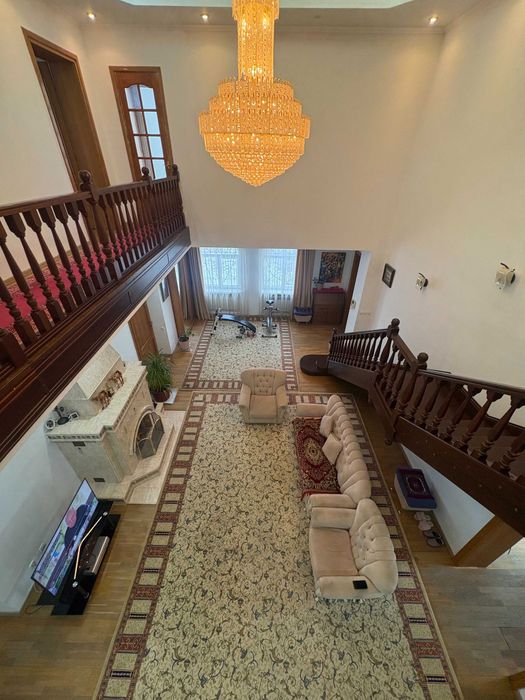 Продам коттедж в самом центре города!