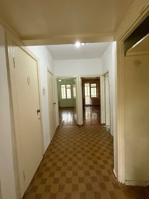 Ижарага берилади оилага пустой 2 хона 2- етаж 11- мактаб 9 бозор