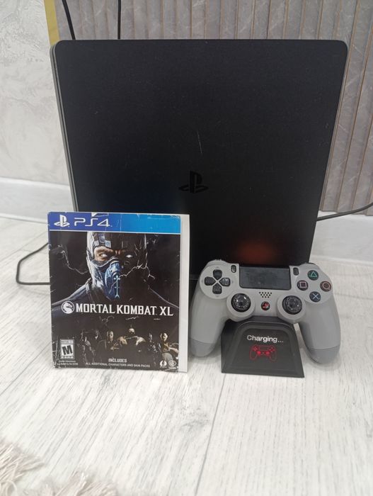 Playstation 4 Slim + Станция