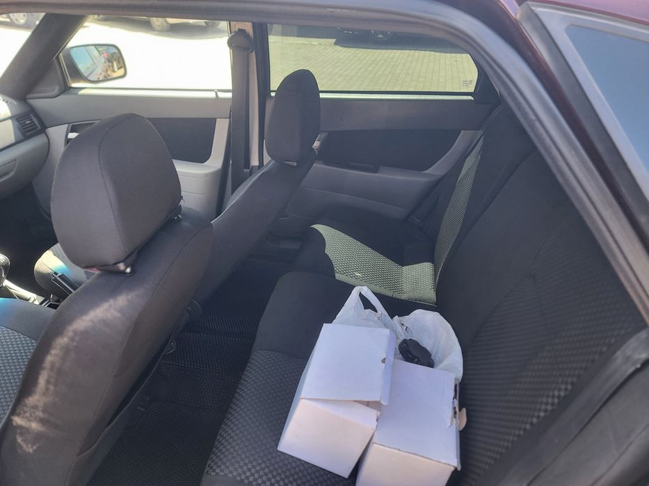 Автомобиль лада приора