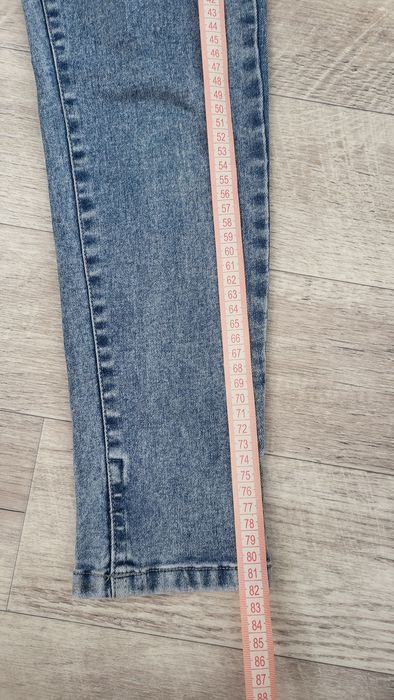 Продам джинсы на мальчика