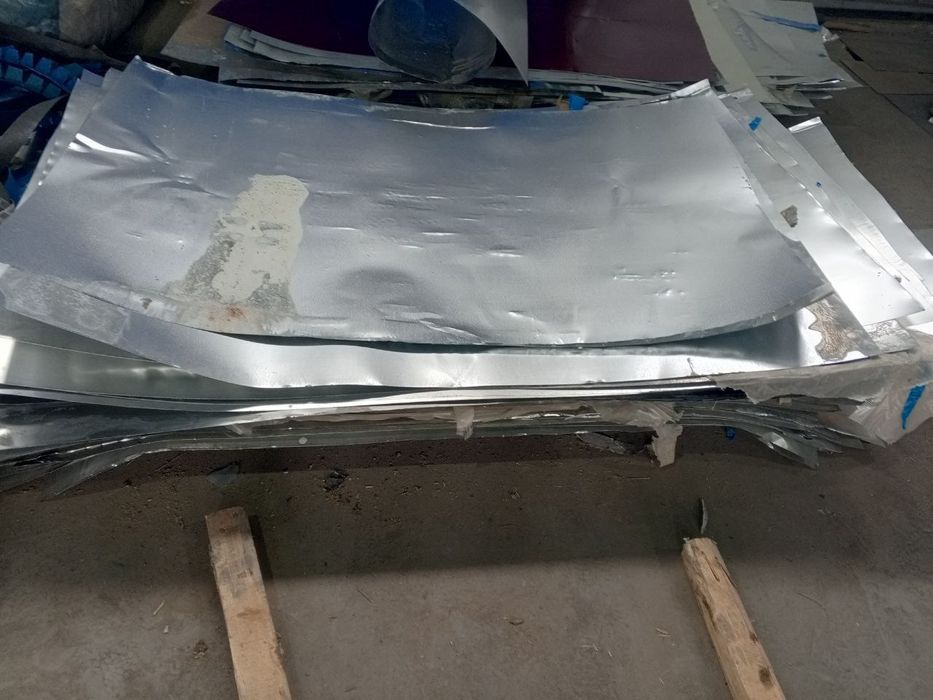 Tunuka rulon ustidan chiqqan poʻchoqlarini