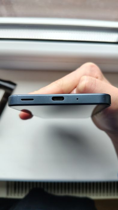 Vând Samsung Galaxy a16 4G,99% baterie,impecabil,plus 3 huse și cablu