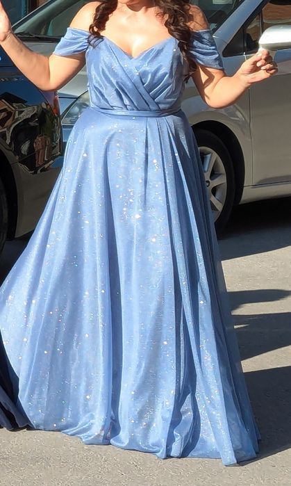 Официална рокля.