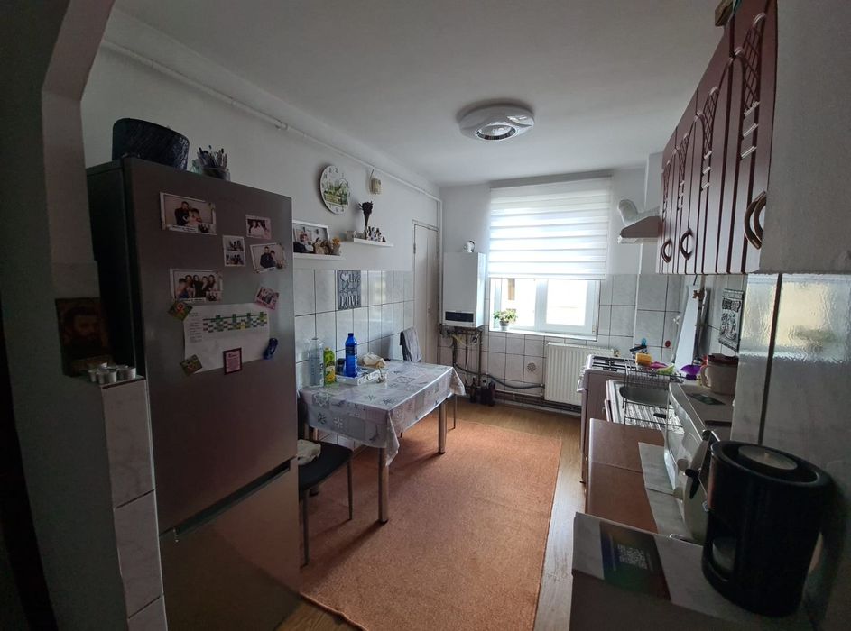 De vânzare apartament 3 camere