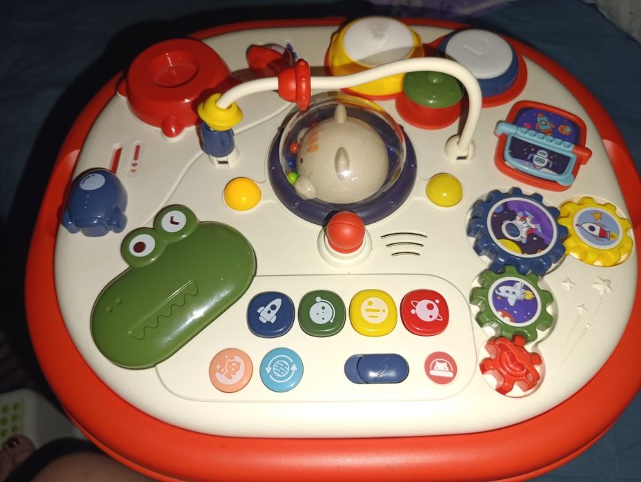 Развивающий столик. Многофункциональный