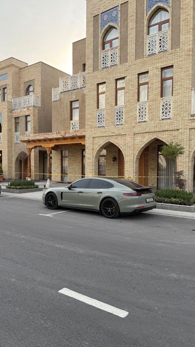 Porsche Panamera 4