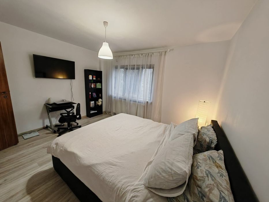 Închiriez apartament 3 camere cartier 1 Mai